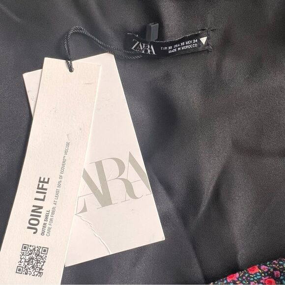 Zara Red & Black Floral Puff Sleeve Sweetheart Crop Top - Picture 10 of 10